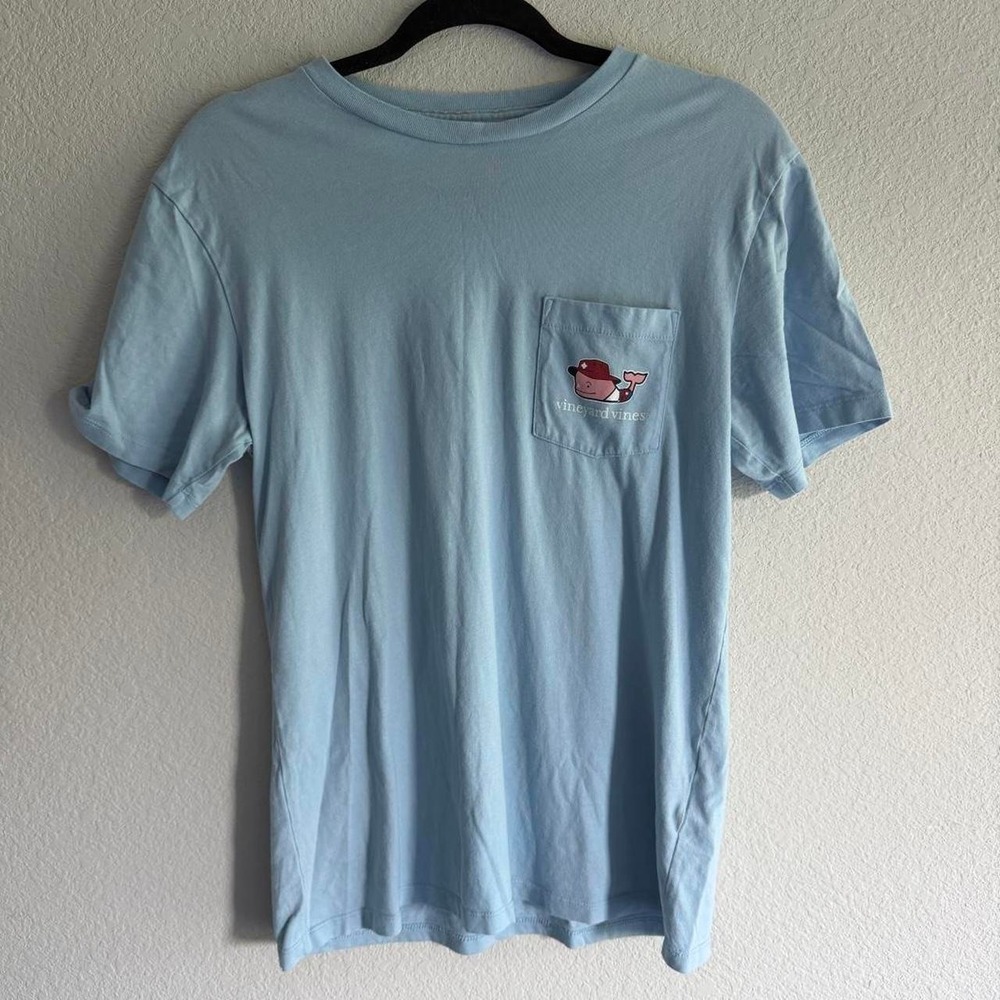 Vineyard Vines blue pocket tee with whale graphic Size XS